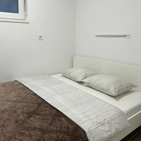Bivio Apartman *